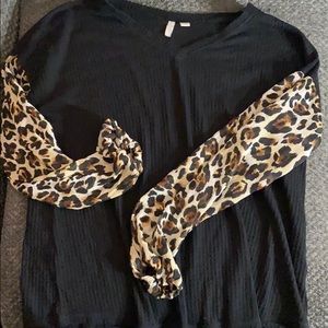 Dress shirt puffy leopard print sleeves